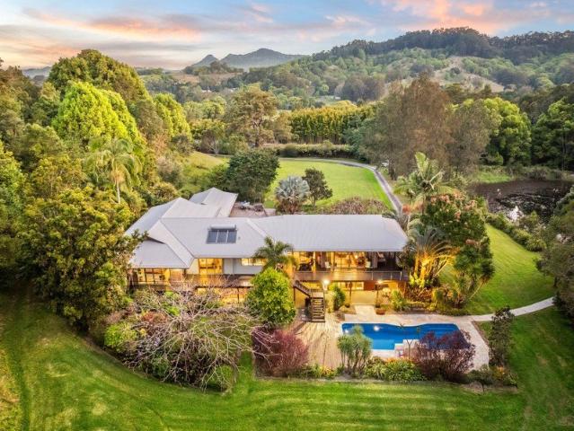 Private Country Estate with Dam side Studio, Pool and Tennis Court