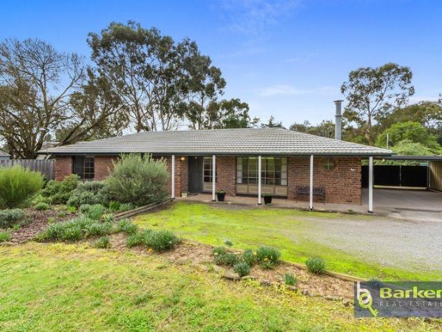 Private Country Living in Peaceful Cockatoo Valley