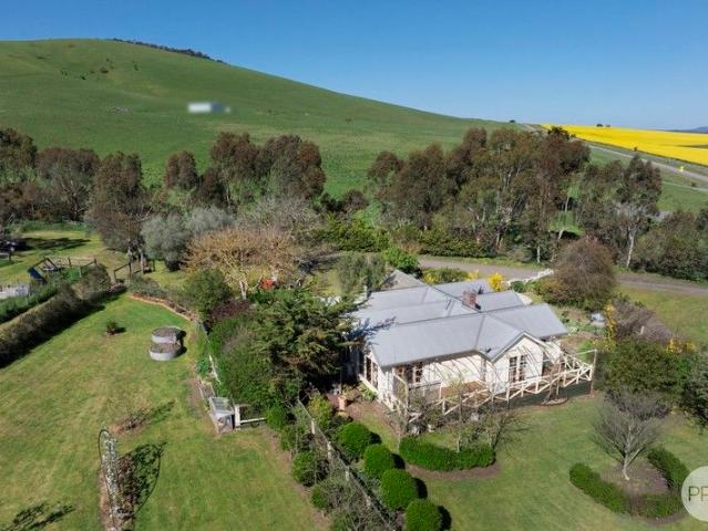 Private Country Sanctuary Lake Views, Lifestyle & Horses
