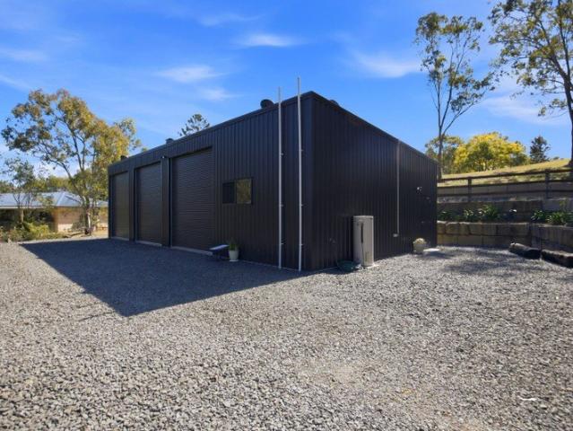 PRIVATE COUNTRY RETREAT WITH MOUNTAIN VIEWS KOORALBYN QLD