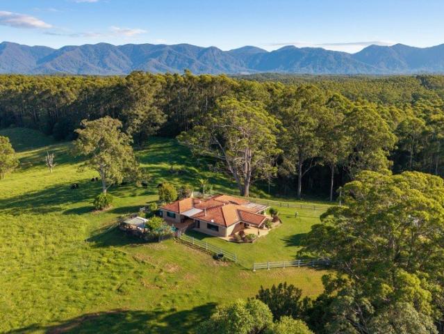 Private Country Retreat set on 17.2 picturesque acres Idyllic Hydes Creek Location