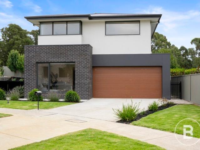 PRIVATE COURT LIVING IN SOUGHT AFTER NERRINA