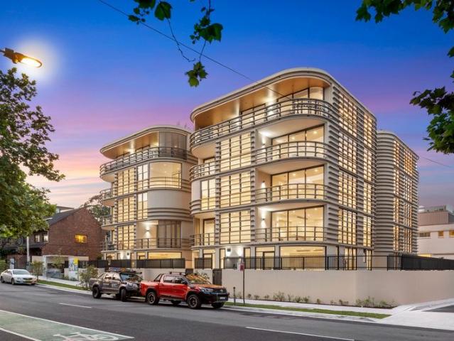 Private Courtyard Townhouse Oasis with multi functional rooms in Sierra building