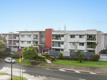 Private Courtyard Apartment with Two Secure Car Spaces!