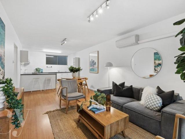 Private Courtyard, Great Lifestyle
