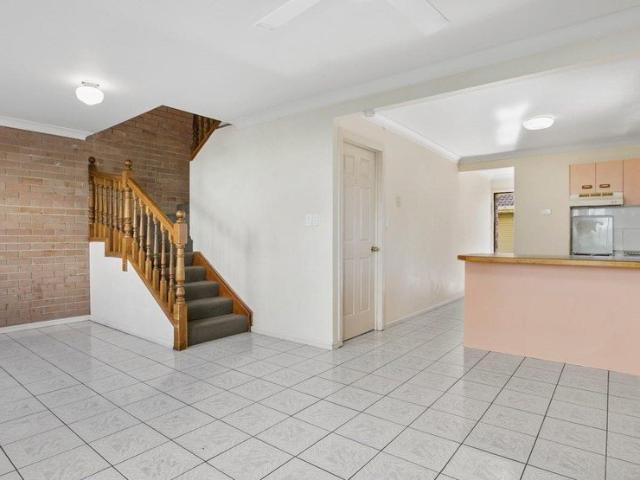 Private Courtyard GREAT Location Built ins