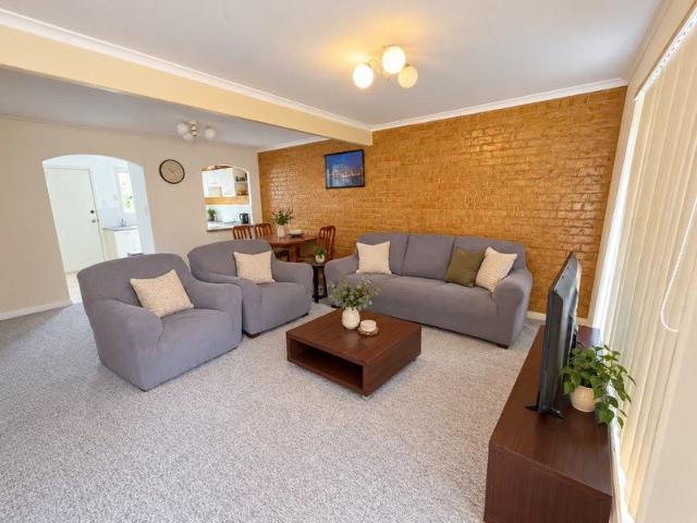 Private Courtyard in a Convenient Springwood Location