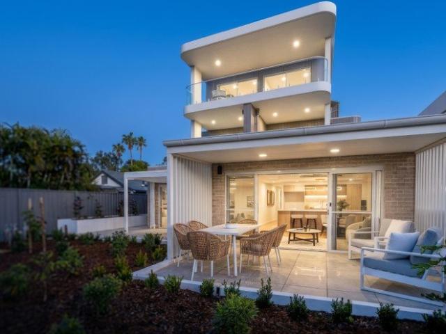 Private Courtyard Living Directly Opposite Ettalong Beach