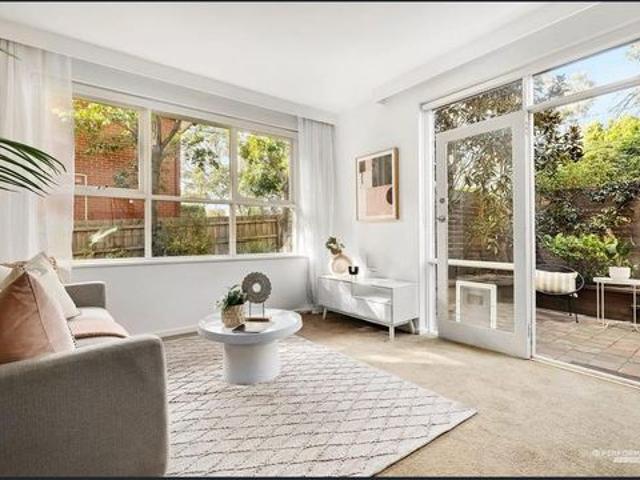 Private Courtyard Living in a Prime Glen Iris Setting