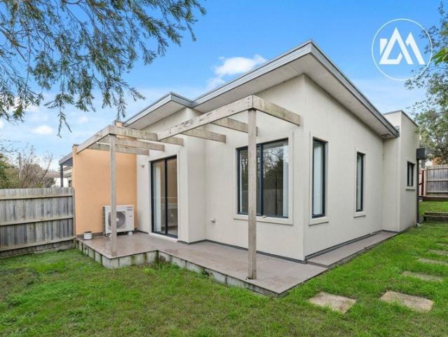 Private Courtyard Living in Frankston South