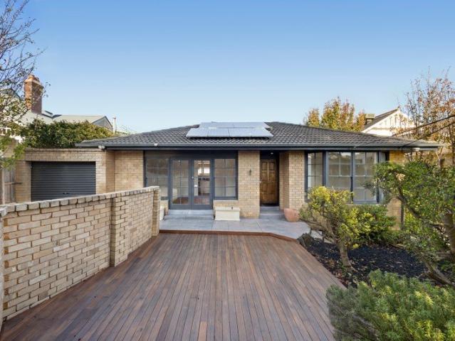 Private Courtyard Living in the Heart of Sandringham