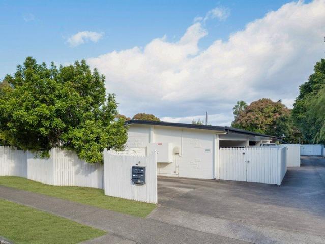 Private Courtyard Living in the Heart of West End
