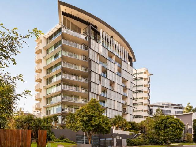 Private Courtyard Living with 125m of Space in the Heart of Kangaroo Point