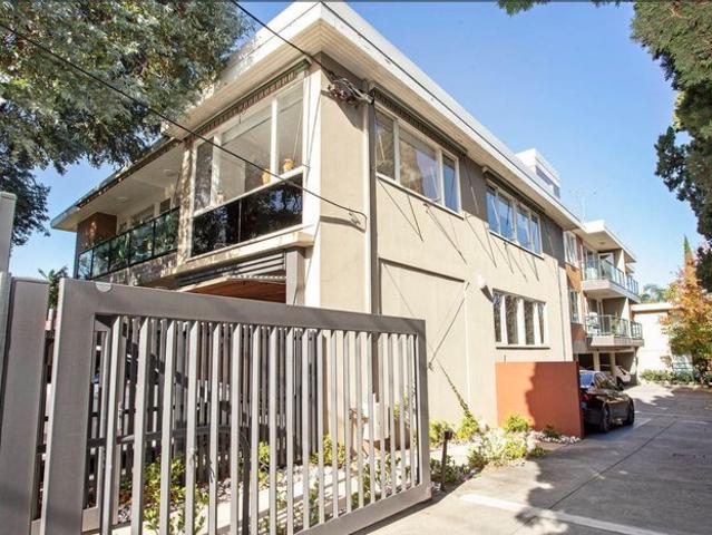 Private Courtyard Living with Lifestyle Convenience