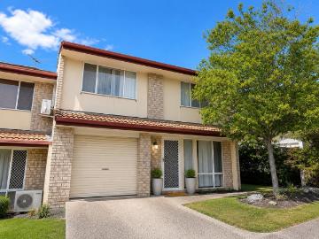 Private Courtyard, Multiple Living Areas & Unbeatable Convenience