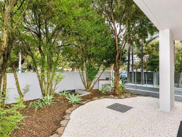 PRIVATE COURTYARD. PURE PRESTIGE!