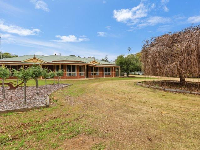 Private Creekside Lifestyle on 12 Acres
