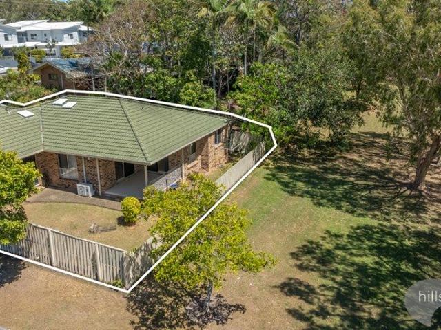 PRIVATE DUPLEX BACKING ONTO PARKLAND MOMENTS FROM THE BROADWATER