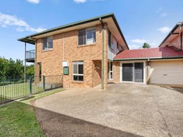 Private Duplex ideal for First Home Buyer or Investor