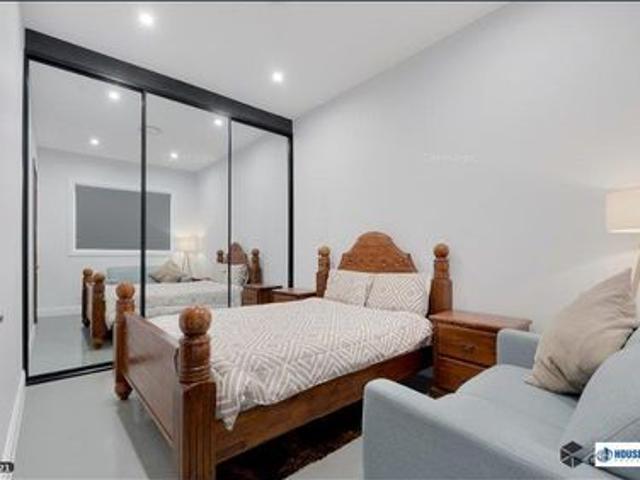 PRIVATE, DESIGNER FLAT HARRINGTON GROVE ESTATE
