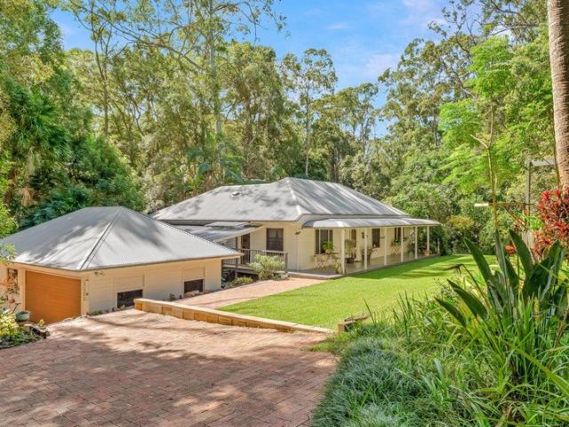 PRIVATE DOONAN COTTAGE WITH STUNNING POOL AND PEACEFUL BUSH BACKDROP