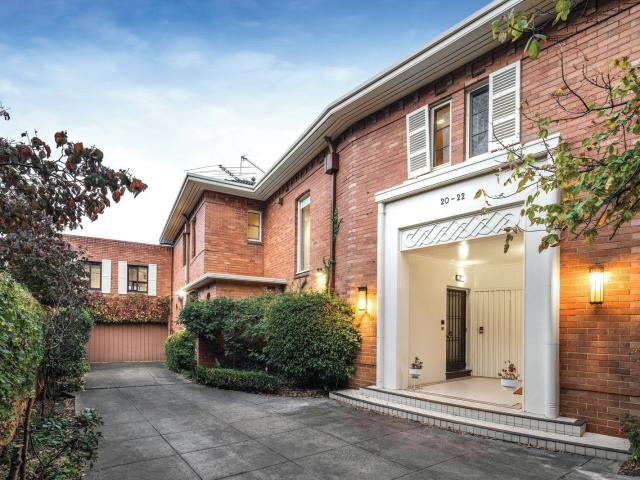 Private Domain Sanctuary in an Exclusive Cul de Sac