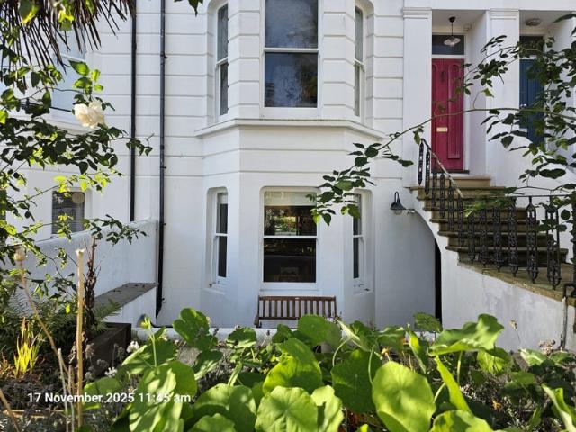 Private double bed flat by station all inclusive