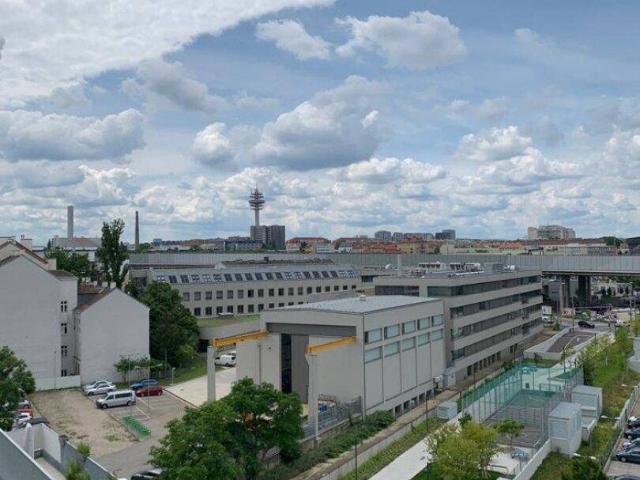 PRIVATE & EXKLUSIVE FEIERABENDSONNE SÜDWEST DACHTERRASSE MIT ELEKTRONISCHEN AUßENJALOUSIEN UND FUßBODENKÜHLUNG