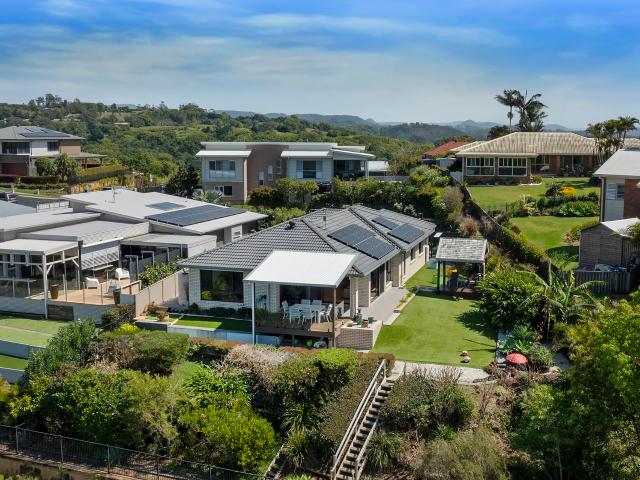 Private elevated residence with panoramic ocean & broadwater views