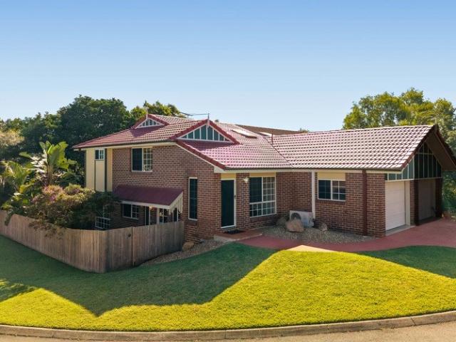 Private End Townhouse with Expansive Courtyard in Secure Gated Community