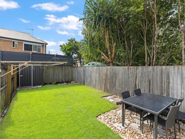 Private End Position Apartment with Private Courtyard