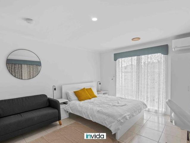 PRIVATE, ENSUITE ROOM WITH KITCHENETTE. UTILITIES AND INTERNET INCLUDED HASSLE FREE LIVING IN MODERN SHARED HOUSE!