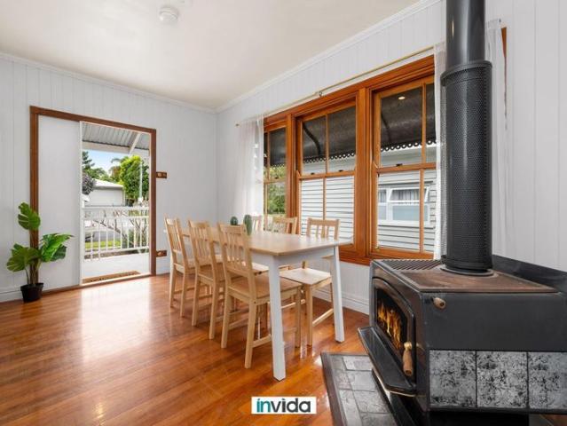 PRIVATE ENSUITE ROOM IN COZY SHARED HOUSE WITH FIREPLACE. SAVE ON BILLS! YOUR NEXT HOME AWAITS!