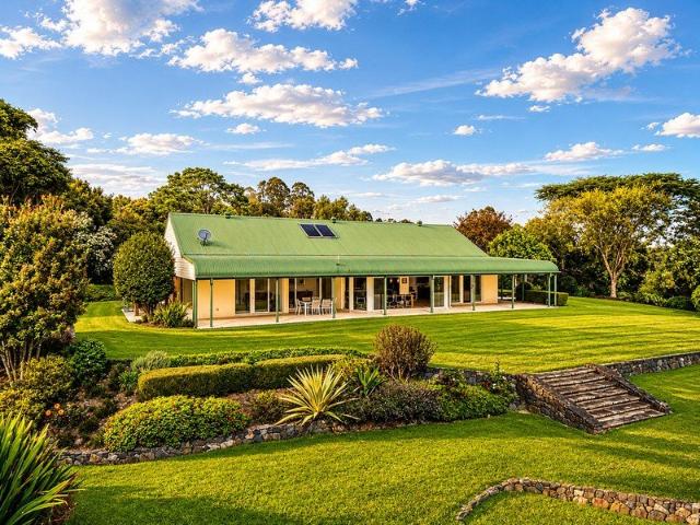 Private Estate with Views, Cottage & Obi Obi Creek Access
