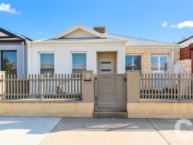 Private Estate Living in a Prime Location!