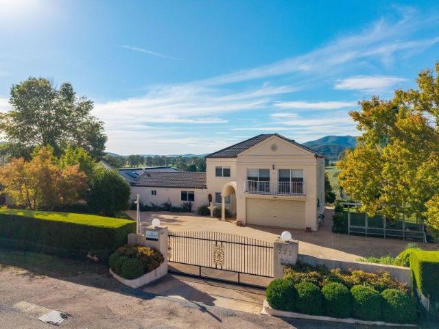 Private Estate Offering Space, Elegance & Indoor Pool Retreat