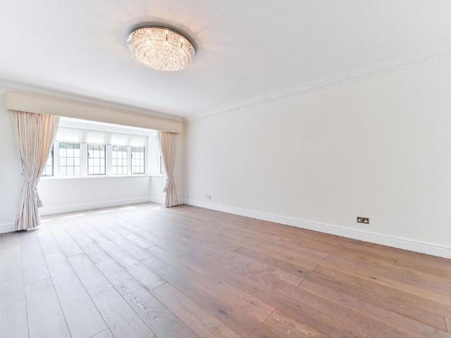 Private Estate, Purley, CR8 3 bed semi detached house to rent £4,000 pcm £923 pw