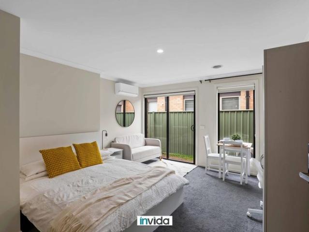 PRIVATE, FURNISHED, LOCKABLE ROOM WITH ENSUITE IN SHARED HOUSE! INTERNET AND BILLS IN INC.!