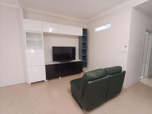 Private Furnished Residence Surrounded by Fruit Garden – Strathalbyn
