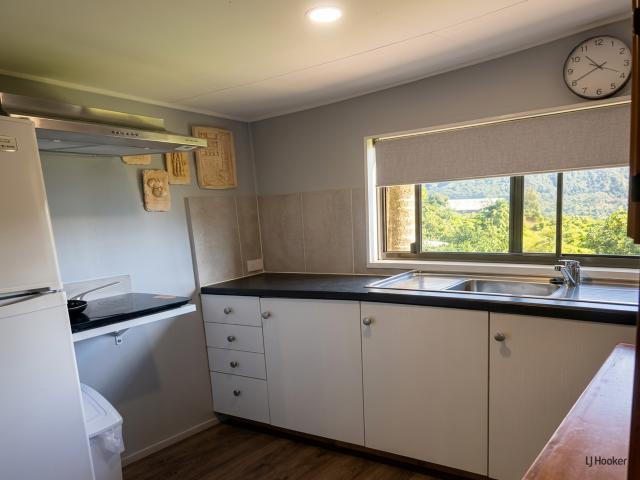 Private Furnished Studio with Spectacular Valley Views Utilities Included