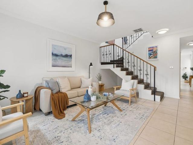 Private family townhouse for relaxed coastal living