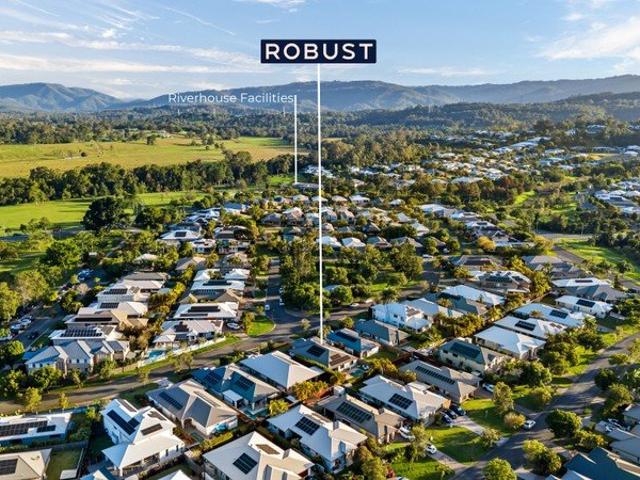 Private Family Entertainer in Leafy Riverstone Crossing