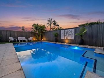 Private Family Entertainer in Leafy Riverstone Crossing