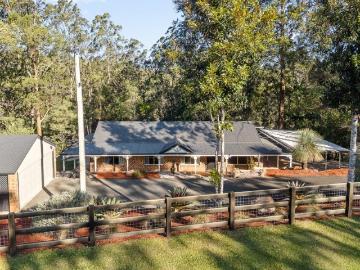 Private family friendly sanctuary in bushland setting
