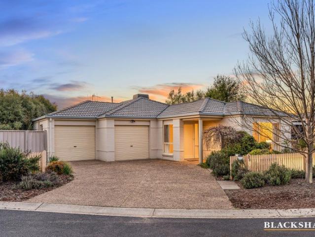 Private Family Haven with Lake Access at Your Doorstep
