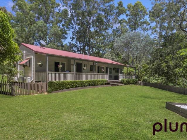 Private Family Home on Acreage with Quarterly Maintenance of Back Paddock Included!