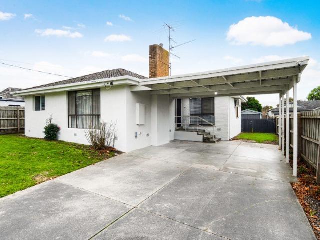 PRIVATE FAMILY HOME, LARGE BLOCK, QUALITY RENOVATIONS, AND A POPULAR CENTRAL LOCATION