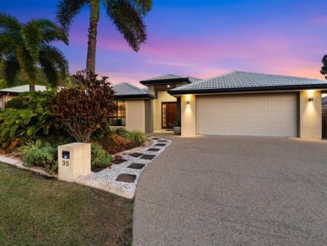 Private Family Living in a Tightly Held Norman Gardens Pocket