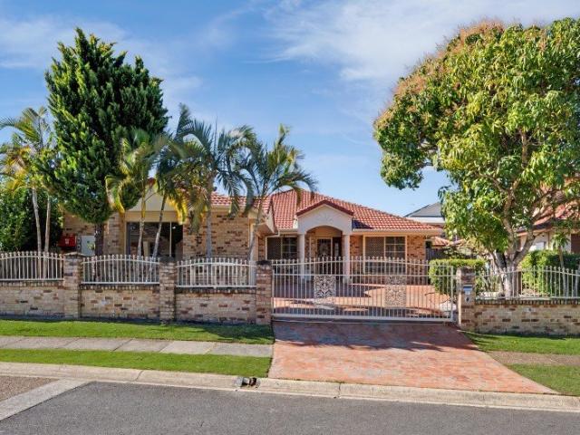 Private Family Living in a Peaceful Cul de Sac