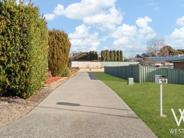 PRIVATE FAMILY LIVING IN PRESTIGIOUS LOCATION